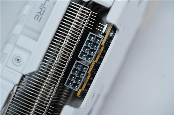 性价比装机利器！蓝宝石RX 9070显卡图赏