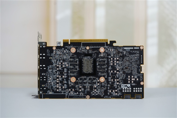 纯白高颜值！蓝宝石RX 9070 XT显卡图赏