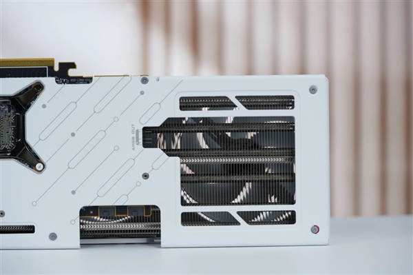 性价比装机利器！蓝宝石RX 9070显卡图赏