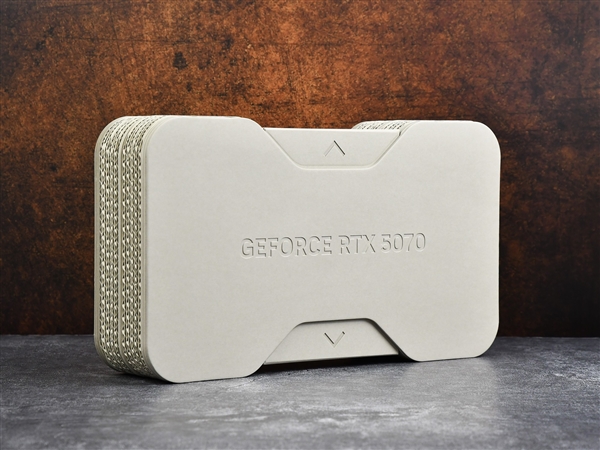 英伟达RTX 5070 12GB FE显卡上手:2K 200帧 起飞了