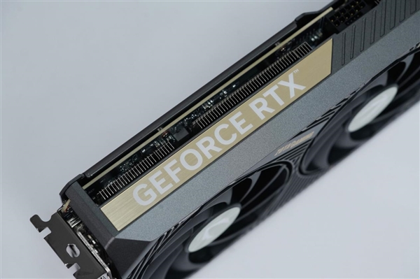 简约硬朗！索泰RTX 5070 SOLID OC显卡图赏