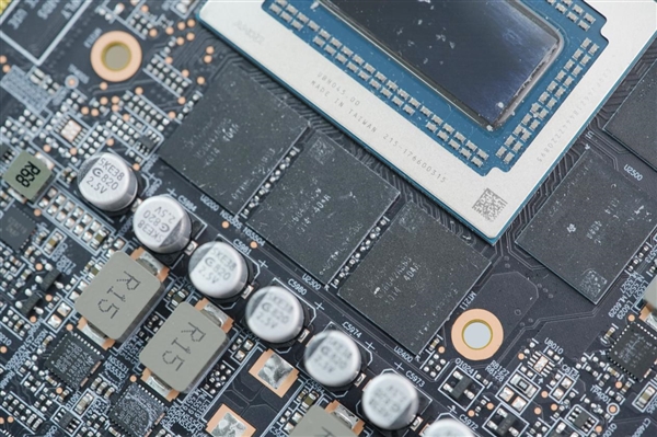 纯白高颜值！蓝宝石RX 9070 XT显卡图赏