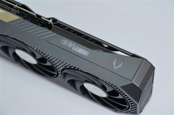 简约硬朗！索泰RTX 5070 SOLID OC显卡图赏