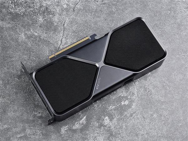 英伟达RTX 5070 12GB FE显卡上手:2K 200帧 起飞了