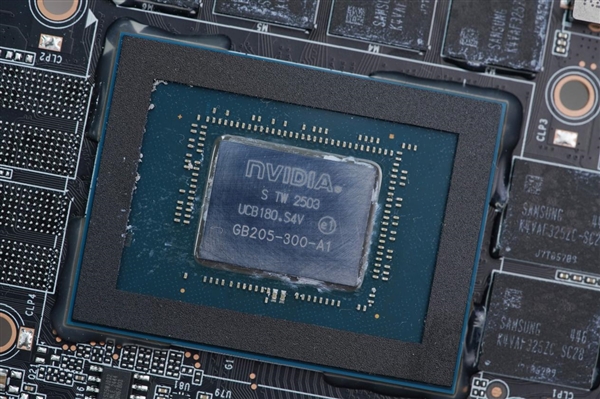 简约硬朗！索泰RTX 5070 SOLID OC显卡图赏