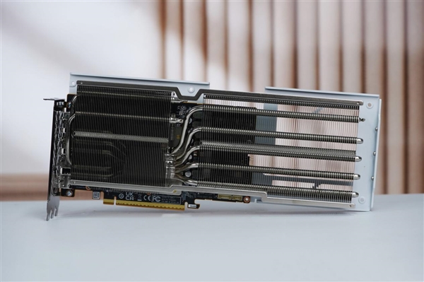 性价比装机利器！蓝宝石RX 9070显卡图赏