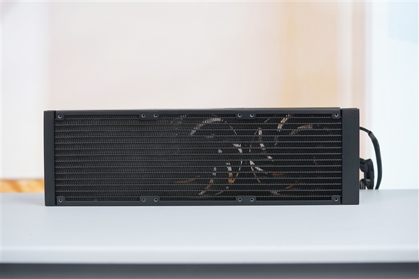 独立磁吸IPS液晶屏！超频三银翼DT360水冷散热器图赏