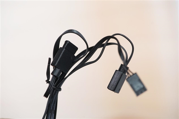 独立磁吸IPS液晶屏！超频三银翼DT360水冷散热器图赏