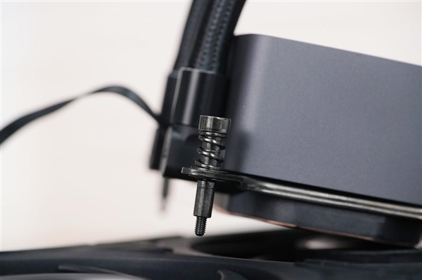 独立磁吸IPS液晶屏！超频三银翼DT360水冷散热器图赏