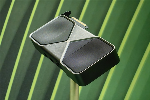 魔幻捆绑套餐现身：一张RTX 5090搭40块H610主板！