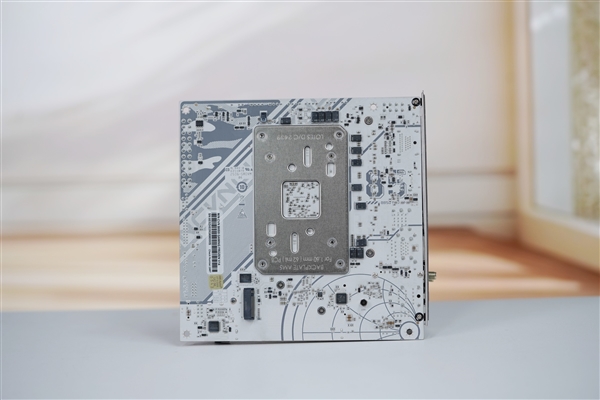 小巧迷你！七彩虹CVN B850I GAMING FROZEN V14主板图赏