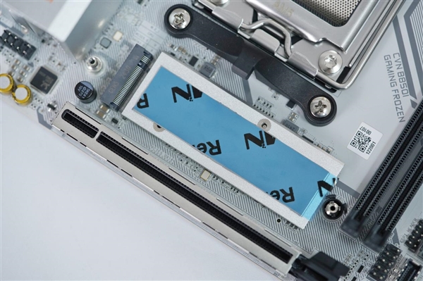 小巧迷你！七彩虹CVN B850I GAMING FROZEN V14主板图赏