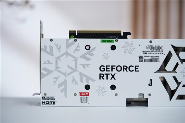 4K游戏新门槛 耕升RTX 5070踏雪OC显卡图赏