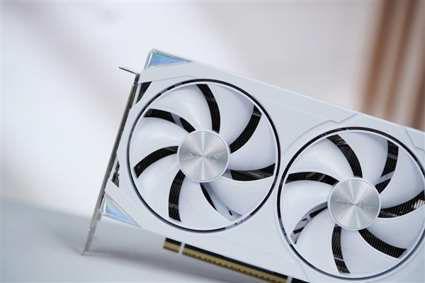 4K游戏新门槛 耕升RTX 5070踏雪OC显卡图赏