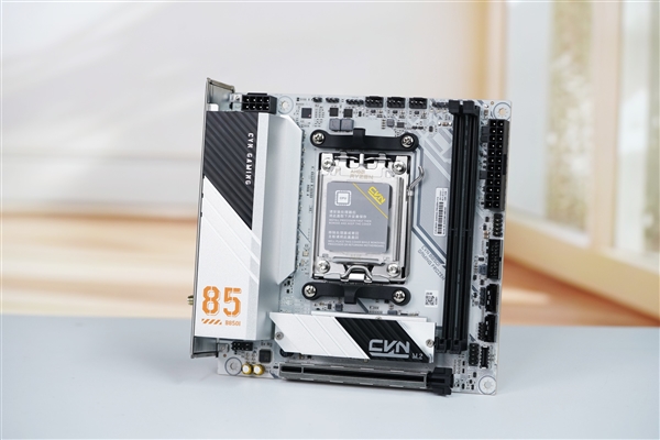 小巧迷你！七彩虹CVN B850I GAMING FROZEN V14主板图赏