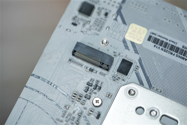 小巧迷你！七彩虹CVN B850I GAMING FROZEN V14主板图赏