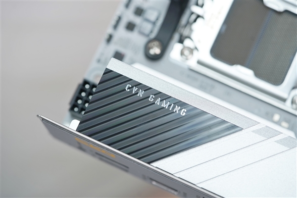 小巧迷你！七彩虹CVN B850I GAMING FROZEN V14主板图赏