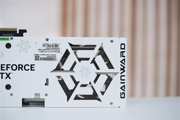 4K游戏新门槛 耕升RTX 5070踏雪OC显卡图赏