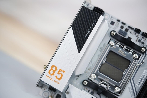 小巧迷你！七彩虹CVN B850I GAMING FROZEN V14主板图赏