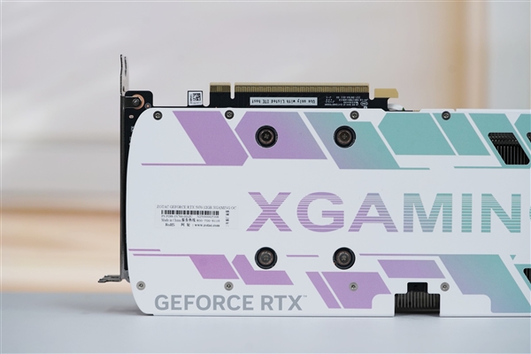 活力涂鸦！索泰RTX 5070 XGAMING OC显卡图赏