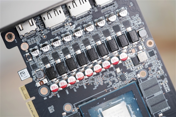 活力涂鸦！索泰RTX 5070 XGAMING OC显卡图赏