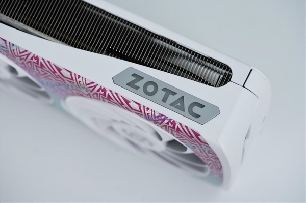 活力涂鸦！索泰RTX 5070 XGAMING OC显卡图赏