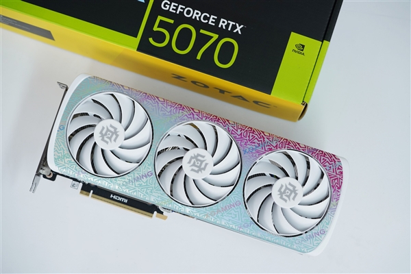 活力涂鸦！索泰RTX 5070 XGAMING OC显卡图赏