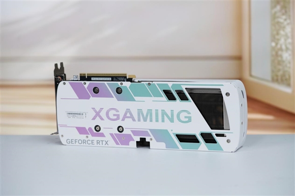 活力涂鸦！索泰RTX 5070 XGAMING OC显卡图赏