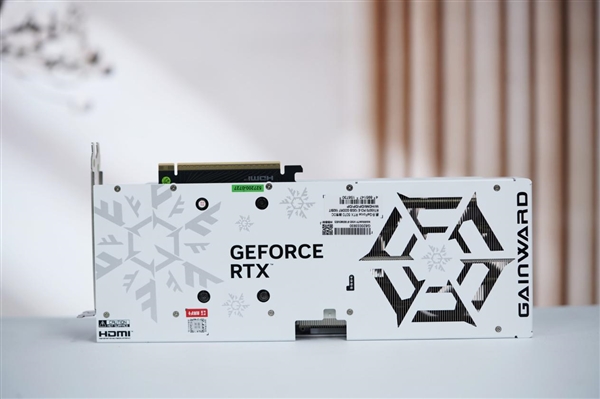 4K游戏新门槛 耕升RTX 5070踏雪OC显卡图赏