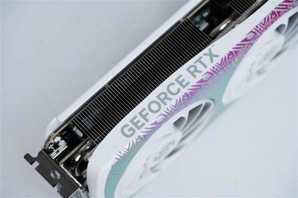 活力涂鸦！索泰RTX 5070 XGAMING OC显卡图赏