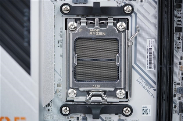 小巧迷你！七彩虹CVN B850I GAMING FROZEN V14主板图赏