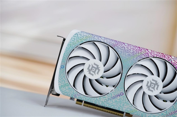 活力涂鸦！索泰RTX 5070 XGAMING OC显卡图赏