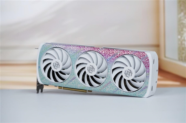 活力涂鸦！索泰RTX 5070 XGAMING OC显卡图赏