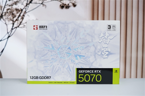 4K游戏新门槛 耕升RTX 5070踏雪OC显卡图赏