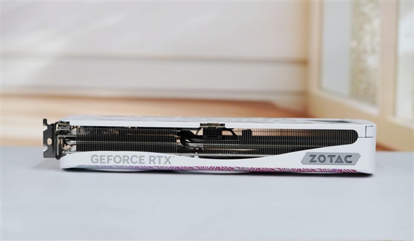 活力涂鸦！索泰RTX 5070 XGAMING OC显卡图赏