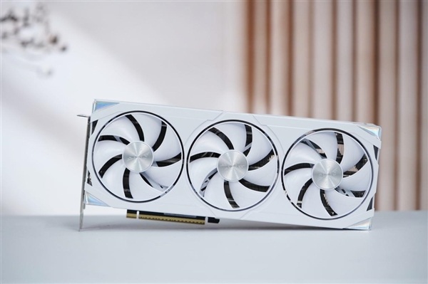 4K游戏新门槛 耕升RTX 5070踏雪OC显卡图赏