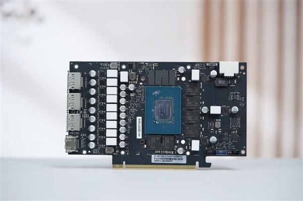 4K游戏新门槛 耕升RTX 5070踏雪OC显卡图赏