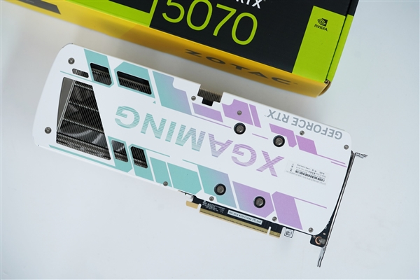 活力涂鸦！索泰RTX 5070 XGAMING OC显卡图赏