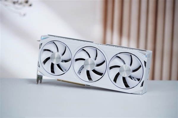 4K游戏新门槛 耕升RTX 5070踏雪OC显卡图赏
