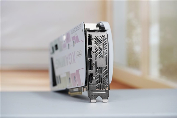 活力涂鸦！索泰RTX 5070 XGAMING OC显卡图赏