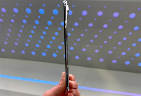 仅146克！传音全球超薄概念手机Spark Slim亮相