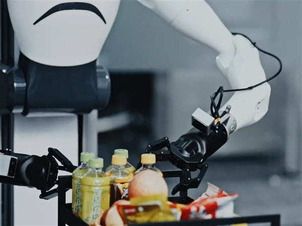 华为离职天才少年“稚晖君”重磅官宣刷屏！智元GO-1让机器人获得了革命性的学习能力