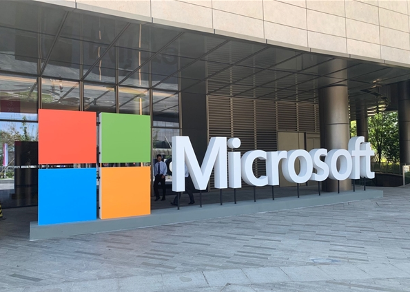 微软CEO谈为何不自研大模型：全栈系统与产品落地才是核心