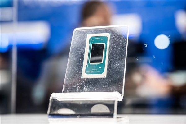 首发18A工艺！Intel Panther Lake酷睿Ultra 300近距离首秀：明年再见?