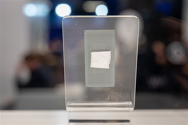 首发18A工艺！Intel Panther Lake酷睿Ultra 300近距离首秀：明年再见?