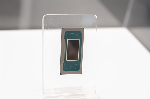 首发18A工艺！Intel Panther Lake酷睿Ultra 300近距离首秀：明年再见?