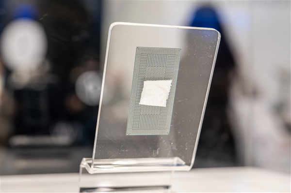 首发18A工艺！Intel Panther Lake酷睿Ultra 300近距离首秀：明年再见?