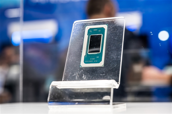 首发18A工艺！Intel Panther Lake酷睿Ultra 300近距离首秀：明年再见?
