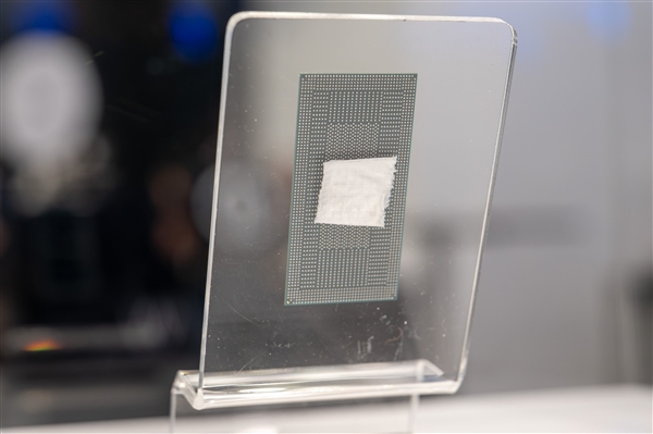 首发18A工艺！Intel Panther Lake酷睿Ultra 300近距离首秀：明年再见?
