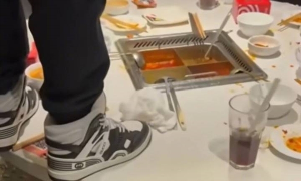 海底捞小便事件10倍现金补偿冲上热搜！专家称违背公序良俗：呼吁应重罚